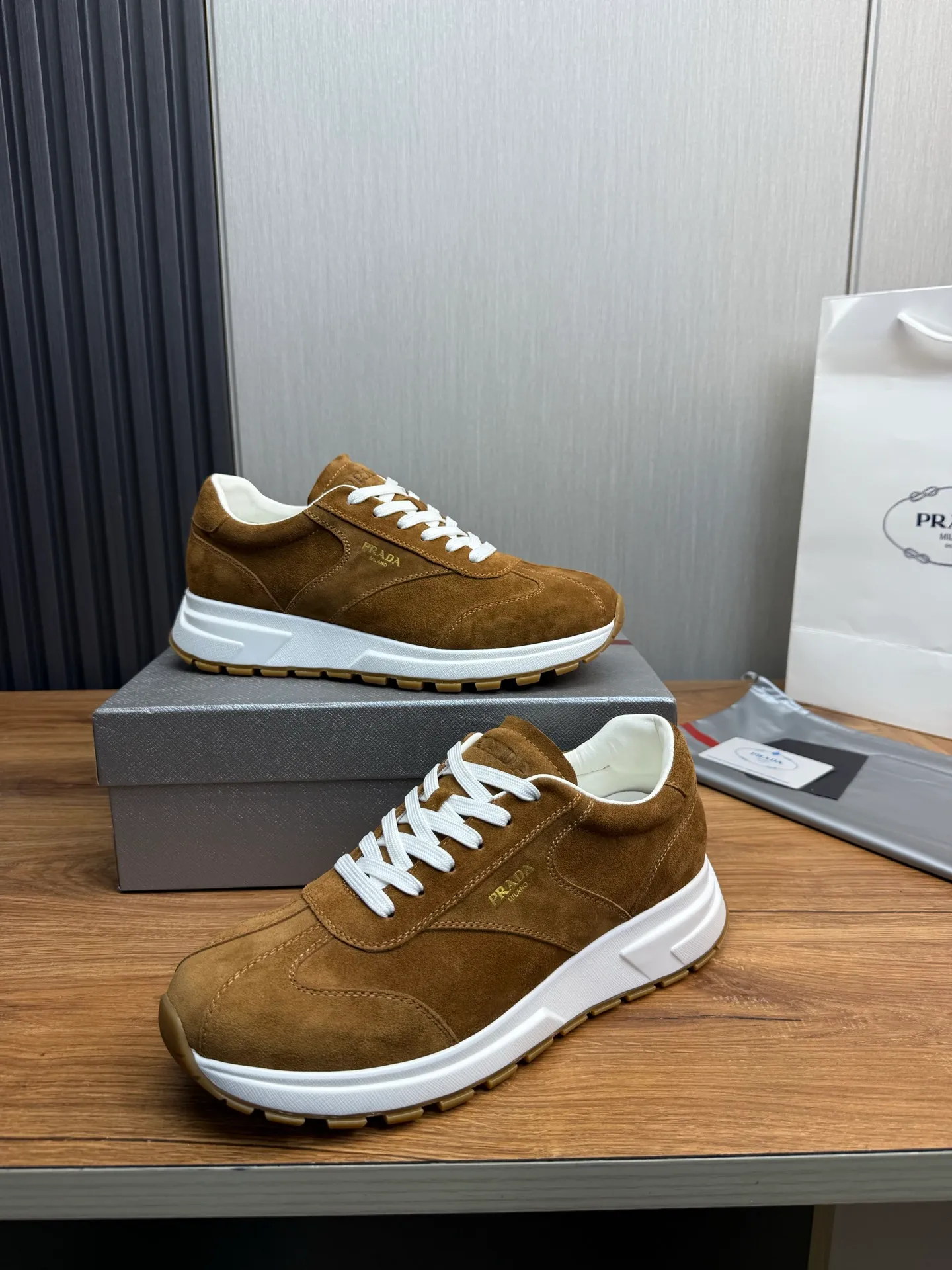 Men's shoes 💰580💰 [PRADA] Hot-selling men's shoes shipped 👏Official website synchronized ⬆️ Original cowhide fabric + cowhide lining, cowhide feet 🐮 1:1 shipment ✔️Original original sole, 38-45 (45. Customized, non-refundable)